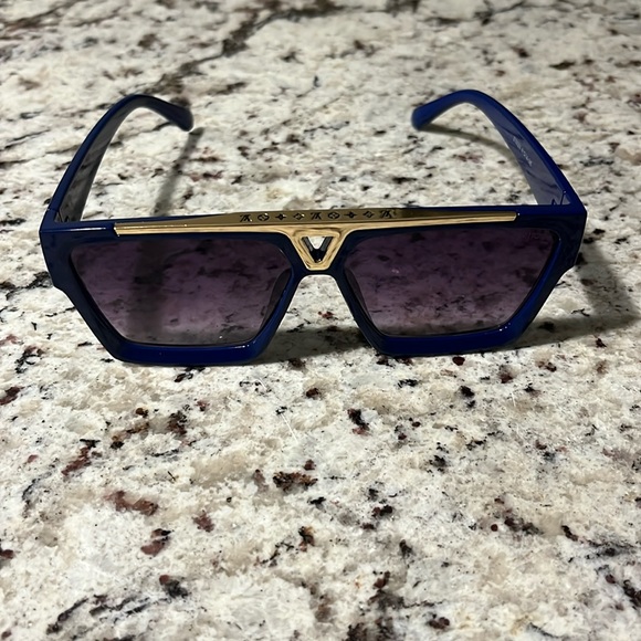 Blue LV shades - Picture 1 of 4